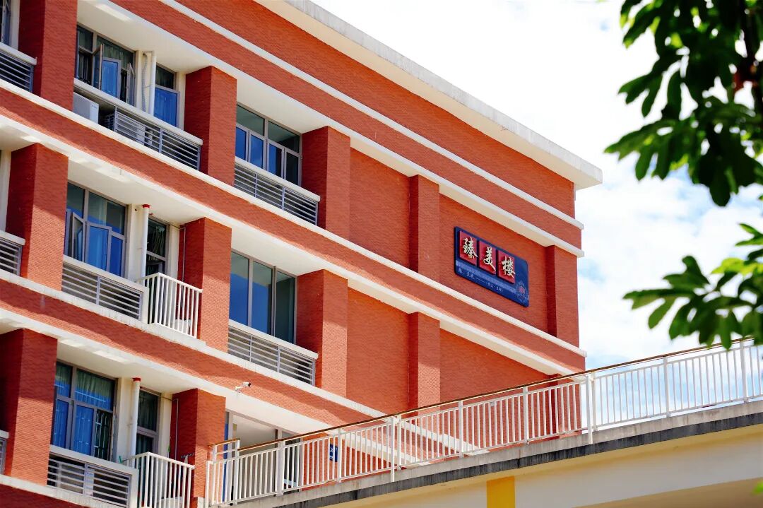 2020年 书香满溢臻美楼.jpg